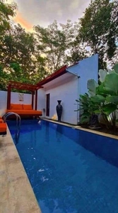 dijual villa cantik dengan kolam renang full furnished di bangunjiwo