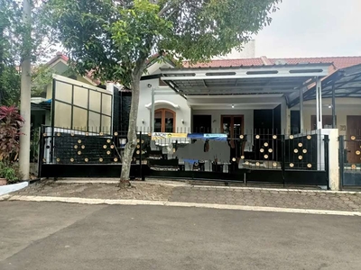 Disewakan rumah bagus di komplek besar Antapani jl jakarta