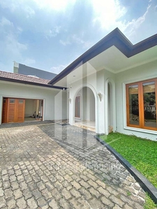 Disewakan rumah bagus,luas lokasi strategis di pejaten Jakarta Selatan