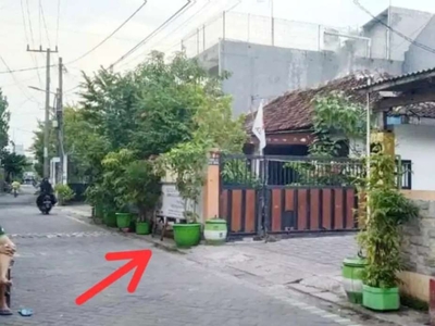 Gayungan Deket Raya A.Yani Strategis Deket Masjid Akbar