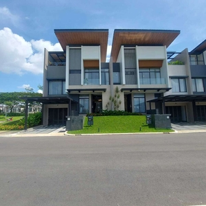 Rumah 3 Lantai Semi Furnish di Gading Serpong Tangerang