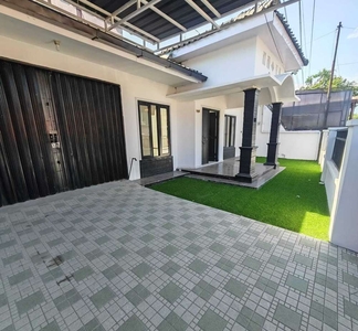 Rumah Bagus Pinggir Jalan Raya Dekat Alun-Alun Purwokerto