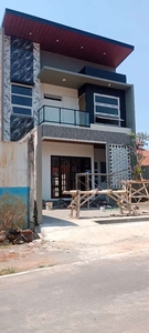 Rumah baru dua lantai di Sampangan semarang kota
