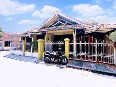 Rumah cantik strategis dekat jalan utama cemani batik keris solo