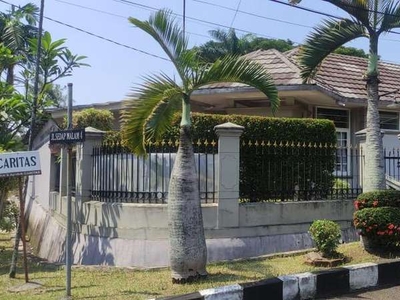 Rumah Hoek Di Perumahan Pakuan Bogor Selatan Hadap Selatan Dan Barat