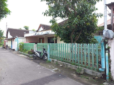 Rumah Kampung Banyuagung Solo