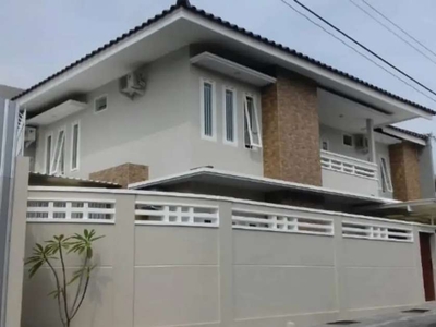 Rumah Mewah Tengah Kota Full Furnish