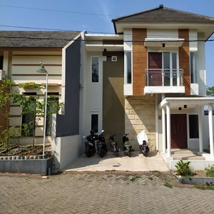 Rumah Villa 2Lantai Siap Huni View Bagus Di Lawang Malang