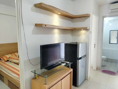 Sewa 2BR apartemen Bassura City furnished lantai rendah