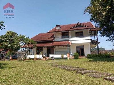 Villa Nyaman dan Asri dengan Pemandangan Indah Lembang Bandung