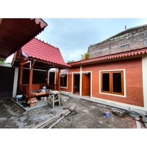 Dijual Rumah Cantik LT 334m2 LB 135m2 5KT 5KM Model Jogja Jawa Modern di Palagan - Sleman