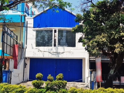 Dijual Tempat Usaha Strategis 2 Lantai Cocok untuk Kantor di Daerah Letjen Sutoyo - Malang
