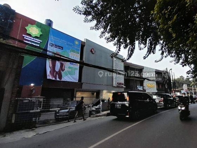 Disewakan Ruko Komersil 4 Lantai di Kemang Raya Jakarta Selatan