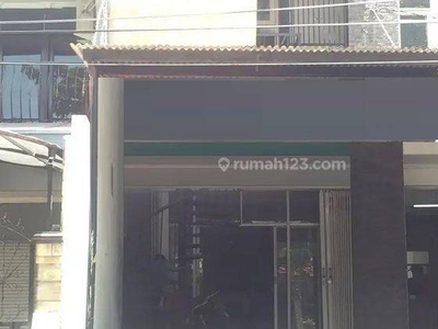 Ruko 2 Lantai di Gayungsari, Row Jalan Kembar, Jalanan Ramai