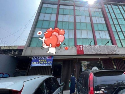 Ruko di Jl Raya Kebayoran Lama Sangat Baik dan Bersih
