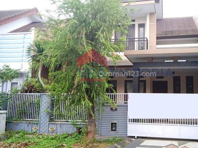 Rumah Cantik Ada Bathub Dan Taman di Permata Jingga