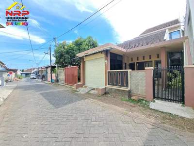 Dijual Rumah 2 Lantai + Ruang usaha/toko Siap Huni di Banjarsari