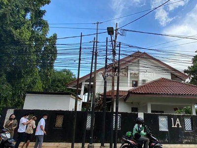 Disewakan rumah untuk kantor di kemang