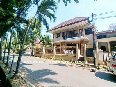 Pondok Indah , Rumah bagus fully renov depan taman dekat mall PIM 2