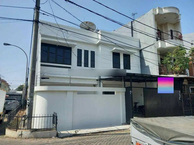 Rumah 2.5 lt, depan taman, di Permata Palem