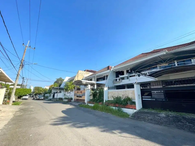 Rumah 2lt hitung Tanah Simpang Darmo Permai Utara, row 3 mobil