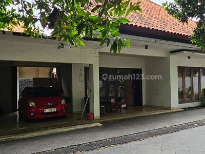 Rumah aeri 1 lantai di panglima polim kebayoran baru jalan lebar