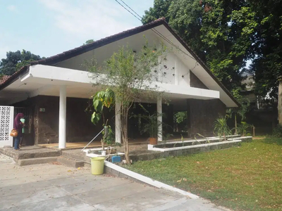 Rumah Asri Vintage di Daerah Tengah Kota Bogor
