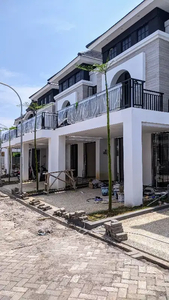 Rumah baru selangkah ke jalan majapahit depan hotel horison