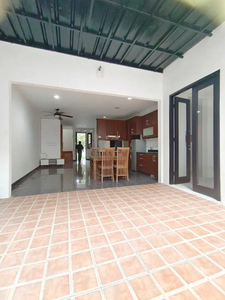 Rumah cantik 2 lantai di Sektor 9 Bintaro Jaya harga menarik wt 10172