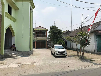 RUMAH DENGAN TANAH LUAS DI DESA KEDUNGSARI - JOMBANG NPL227-1