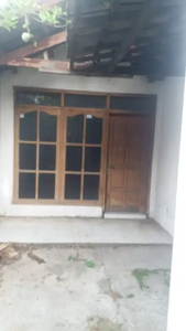 Rumah Lama Hitung Tanah Nol Jalan Raya Wiyung Surabaya Barat