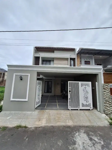 Rumah Mewah 2 Lantai Murah Siap Huni di Solo Gentan
