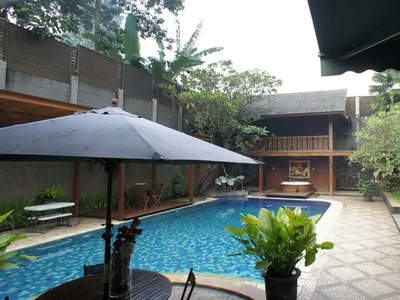Rumah Super Mewah dan Luas ada Swim. Pool di Menteng Bintaro wm11512iq