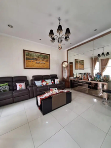 Dijual Rumah Full Furnish 2 Lantai di Puri Mansion, Jakarta Barat
