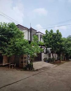 Rumah 2 Lantai Rapi Siap Huni, di Kompleks Billymoon, Jakarta Timur