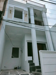 Rumah 2 Setelah Lantai Di Jagakarsa Jaksel Akses Masuk 2 Mobil