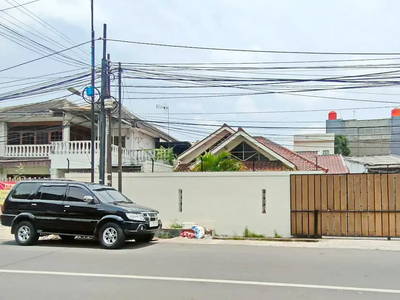 Rumah Asri Pinggir Jalan Raya Daerah Kayu Putih Rawamangun