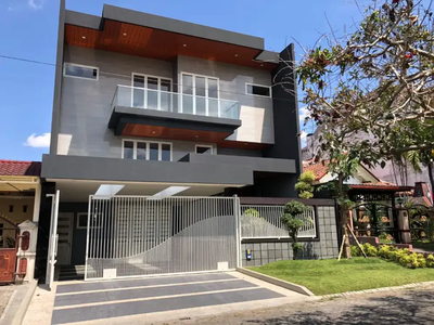 Rumah Baru Luas 300 m² di Boulevard PBI Araya