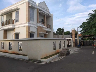 Rumah Brand New Siap Huni di Kompleks Billymoon, Pondok Kelapa, Jaktim