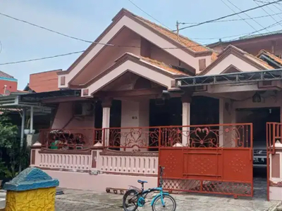 Rumah Kampung Siap Huni Bangunan Terawat di Taman Sidoarjo