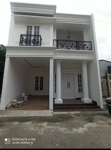 Rumah Klasik 2 Lantai di Boulevard GDC Depok