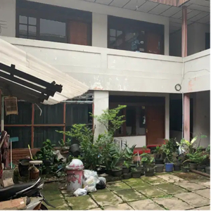 Rumah + kost2an ada tempat usaha