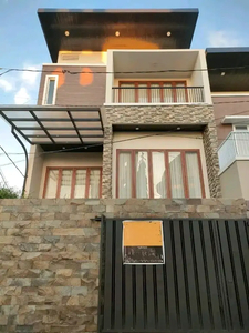 Rumah mewah 3 lantai di Antang Makassar bebas banjir