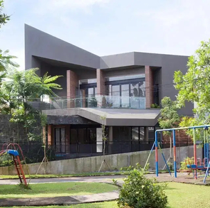 Rumah Mewah Industrial Swimming Pool Di Sektor 9 Bintaro