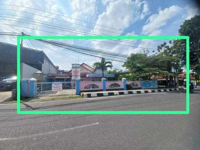 Dijual Rumah Tengah Kota Posisi Hook Tanah 900m2 di Jalan Jaksa A R