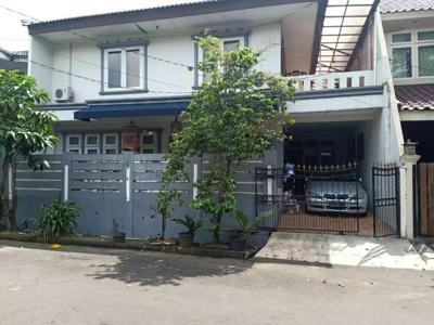 Rumah dijual cepat lokasi strategis di Bintaro Sektor IX