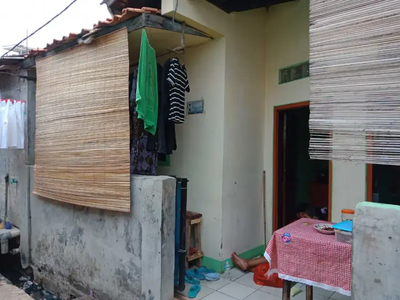 Di jual rukam rumah kampung siap huni bangunan permanen dua lantai