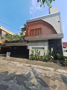 Di Jual Rumah baru renovasi dgn pool pribadi Rawamangun Jakarta Timur