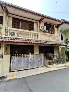 Dijual Cepat Rumah 2 Lantai di Daerah Cempaka Putih, Jakarta Pusat