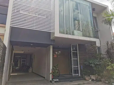 Dijual Cepat Rumah Strategis di Jl. Imam Bonjol Tengah Kota Surabaya